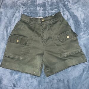 Women’s MED cargo shorts